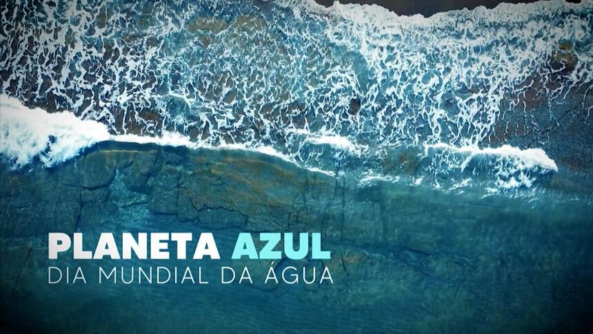 Trecho do especial 'Planeta Azul - Dia Mundial da Água', com a logo em cima de águas na praia