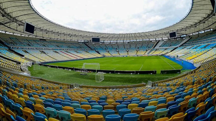 Imagem do estádio do Maracanã, com vista da arquibancada e do estádio vazio