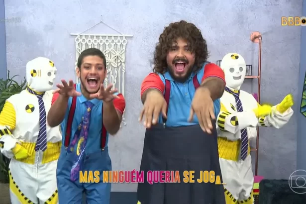 Gabriel Santana e Paulo Vieira caracterizados de Chiquititas durante o BIg Terapia, do BBB 23