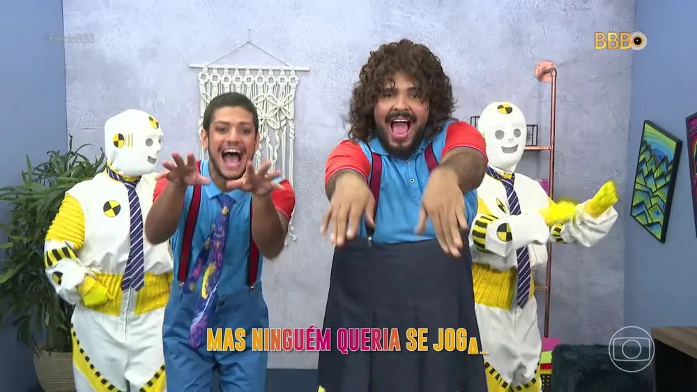 Gabriel Santana e Paulo Vieira caracterizados de Chiquititas durante o BIg Terapia, do BBB 23