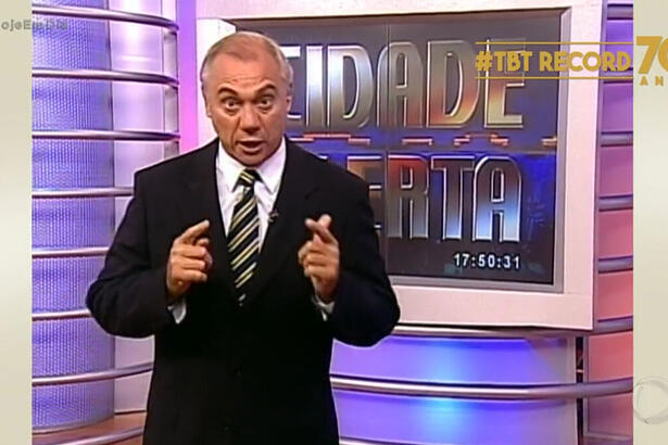 Marcelo Rezende apresentando o Cidade Alerta em 2004, em imagem recuperada no Hoje em Dia