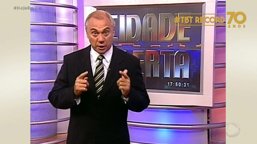 Marcelo Rezende apresentando o Cidade Alerta em 2004, em imagem recuperada no Hoje em Dia