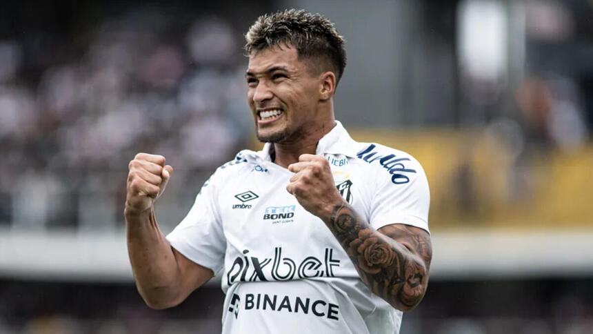 Marcos Leonardo comemorando um gol com a camisa do Santos, na Vila Belmiro