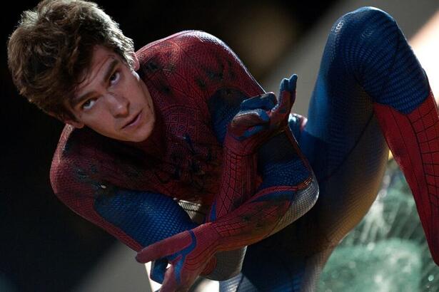 Andrew Garfield em trecho do filme O Espetacular Homem-Aranha, exibido pela TV Globo