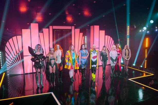 Prime Video divulga primeiras imagens de reality de drag queens com Xuxa