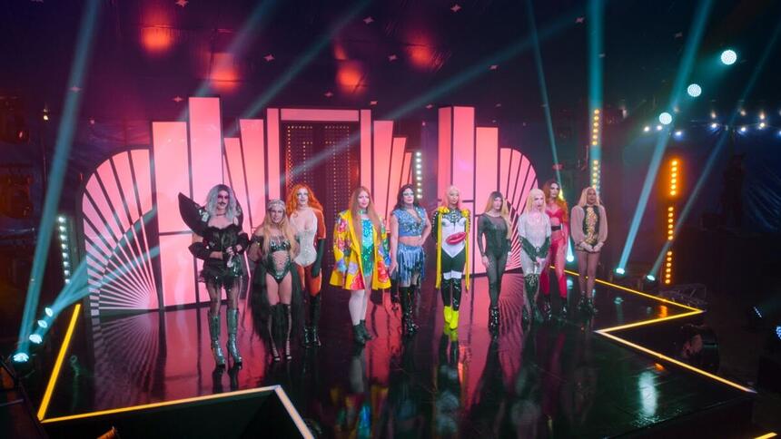 Prime Video divulga primeiras imagens de reality de drag queens com Xuxa