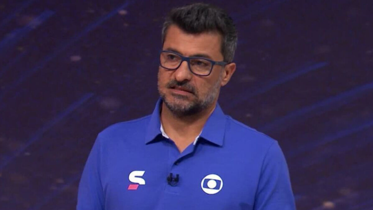 Sandro Meira Ricci participando de uma transmissão no estúdio do SporTV