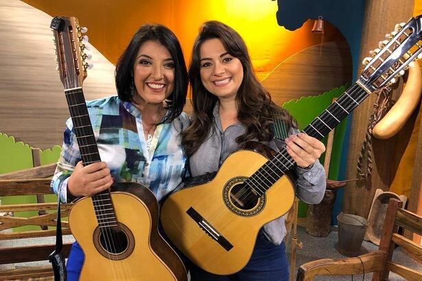 Terra da Padroeira recebe a dupla Simone Sperança e Taís Picinini
