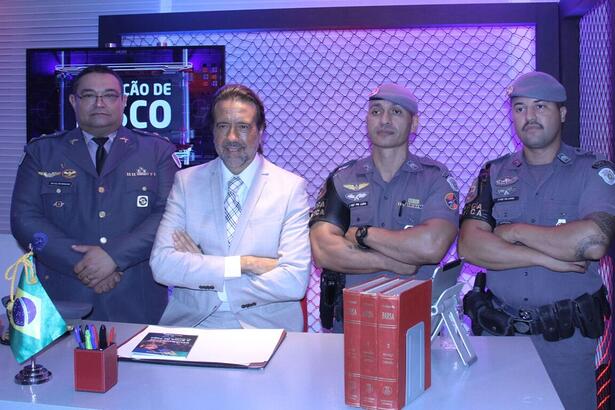 Tenente Fernando, Jorge Lordello, PM Leão e PM Lopes em evento que comemorou 500 episódios do Operação de Risco na RedeTV!