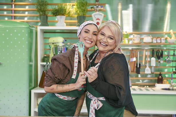 Bianca Andrade e mãe, Monica participam do 6º episódio de Minha Mãe Cozinha Melhor Que a Sua