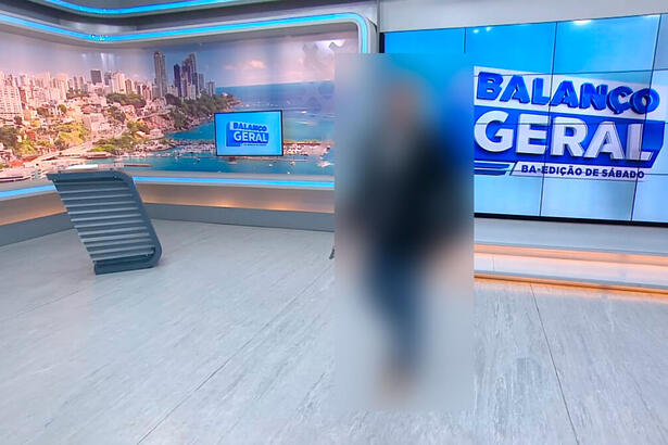 Apresentador da Record TV na Bahia, suspeito de golpe do pix, no estúdio do Balanço Geral BA