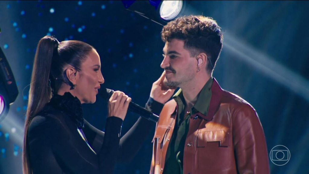 Ivete Sangalo e Jão se apresentaram no palco do The Masked Singer Brasil