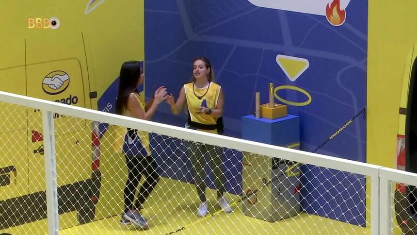 Larissa e Bruna Griphao sorteiam a consequência na Prova do Líder do BBB 23