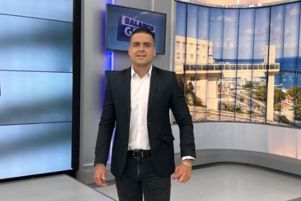 Marcelo Castro no cenário do Balanço Geral BA na Record TV Itapoan