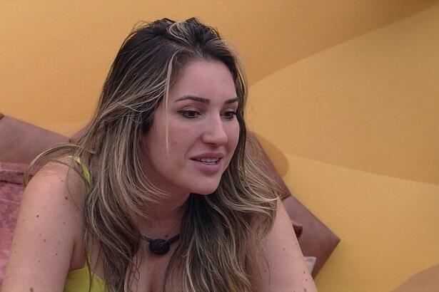 Amanda no quarto deserto do BBB 23