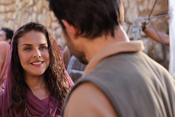 Paloma Bernardi, como Beteseba, em trecho da série Reis