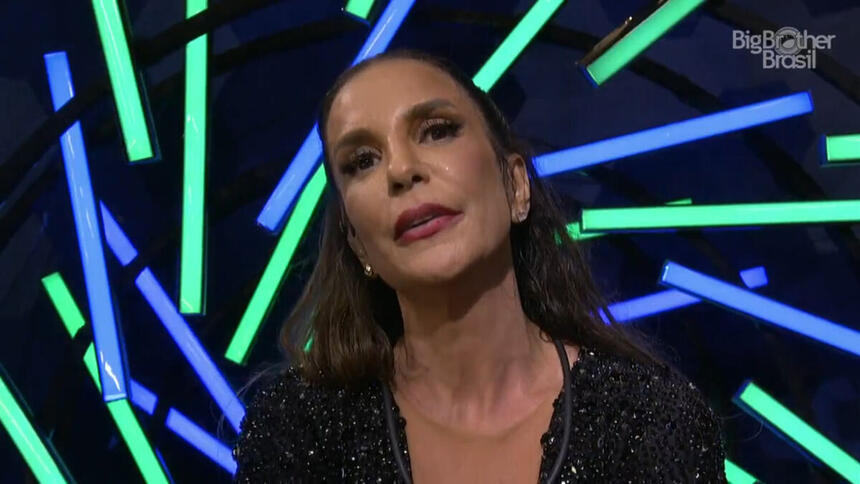 Ivete Sangalo sentada no confessionário do BBB 23