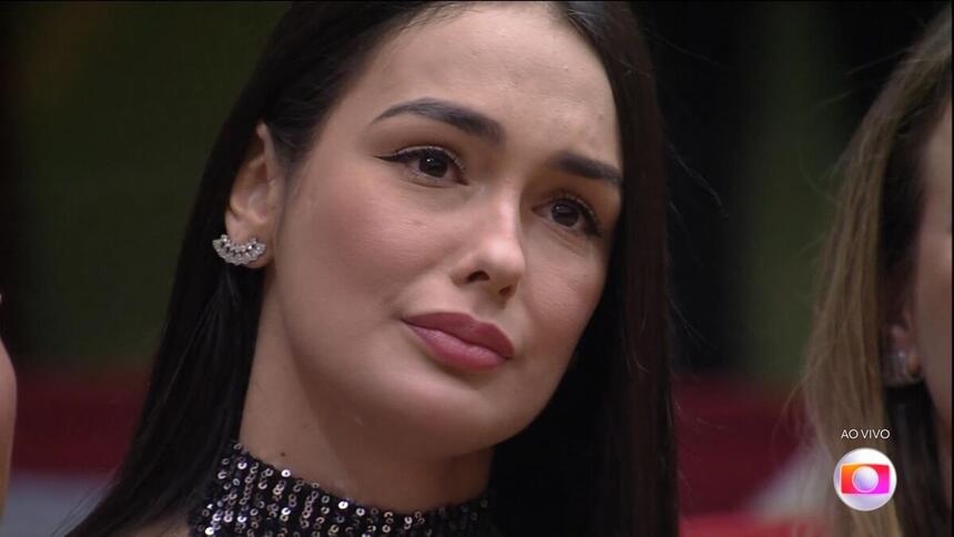 Larissa chora antes de ser eliminada do BBB 23