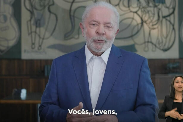 Lula fez pronunciamento oficial neste domingo (30)