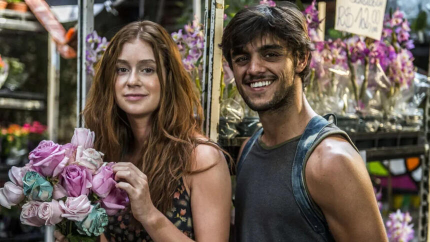 Marina Ruy Barbosa e Felipe Simas em cena na novela Totalmente Demais