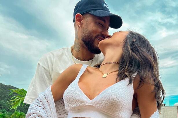 Neymar e Bruna Biancardi anunciaram gravidez nas redes sociais