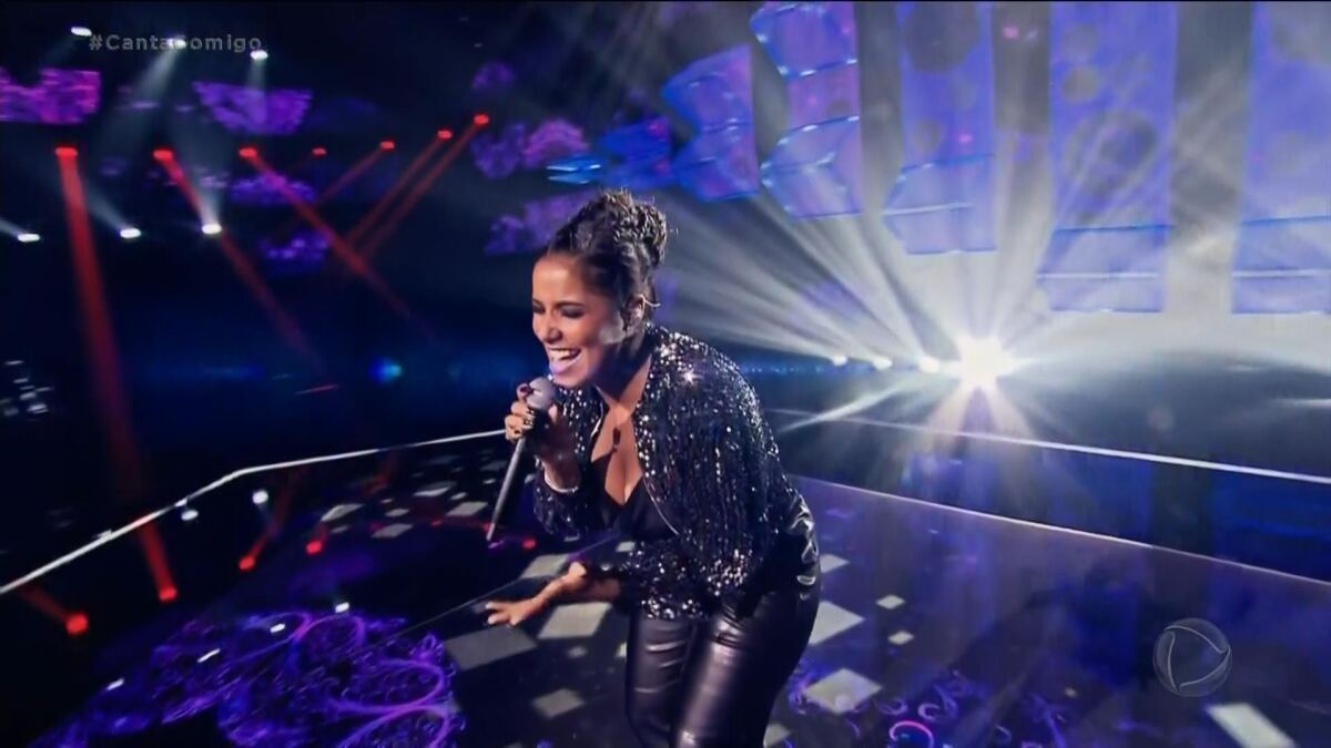 Jullyana Netto no palco do Canta Comigo 5