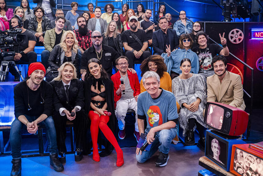 Céu; Fernanda Abreu; Luisa Sonza; Manu Gavassi; Paula Toller; Paulo Ricardo; Tiago Iorc; Tico Santo Cruz; Tom Zé e Zezé Motta no palco Rita Lee, uma homenagem do Altas Horas para a cantora