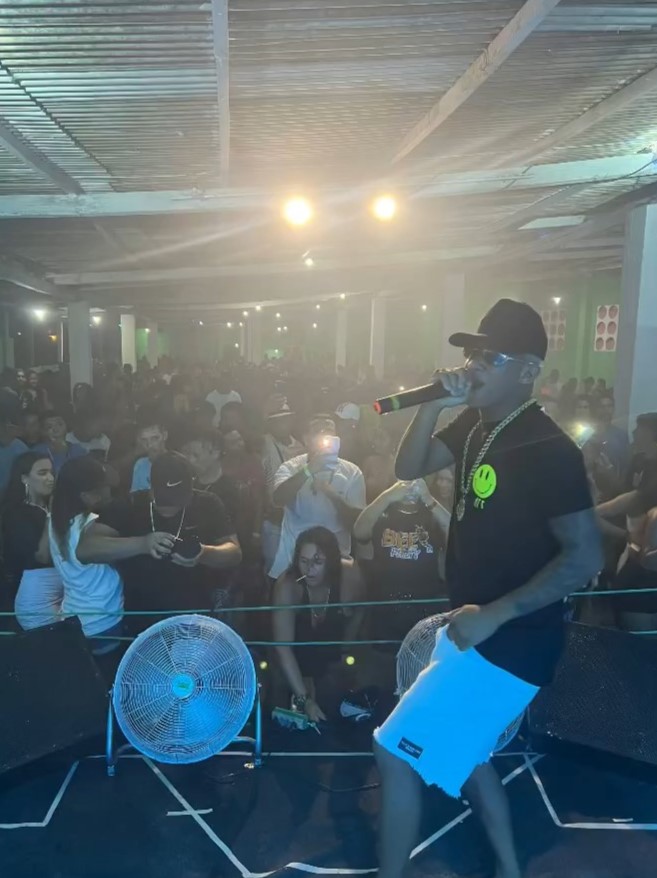 MC Biel Xcamoso em sua última apresentação no Recife