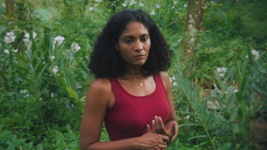 Bárbara Reis, como Aline, em trecho da novela Terra e Paixão