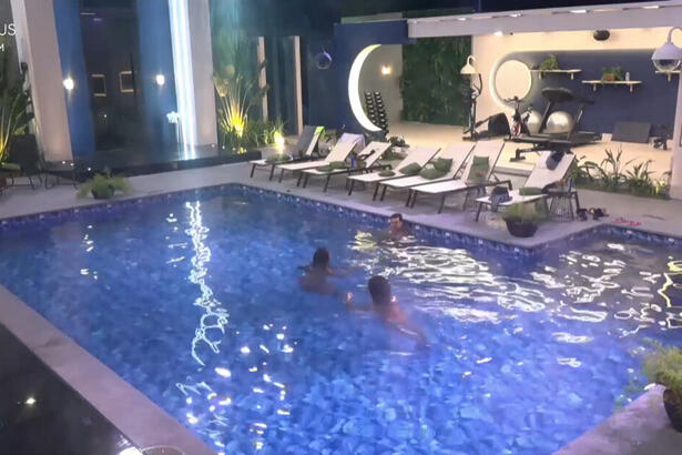 Natália Deodato Janielle Nogueira e Bruno Camargo na piscina