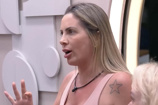 Faby Monarca no quarto do A Grande Conquista