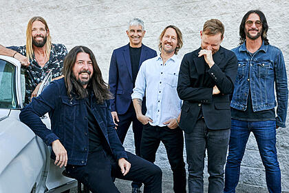 Integrantes da banda Foo Fighters para ensaio fotográfico de novo CD
