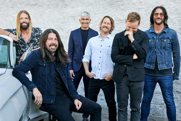 Integrantes da banda Foo Fighters para ensaio fotográfico de novo CD