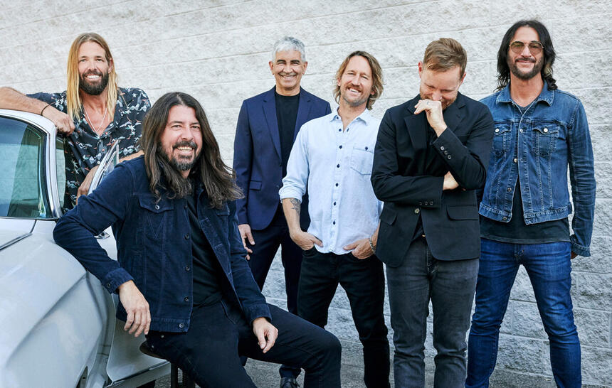 Integrantes da banda Foo Fighters para ensaio fotográfico de novo CD