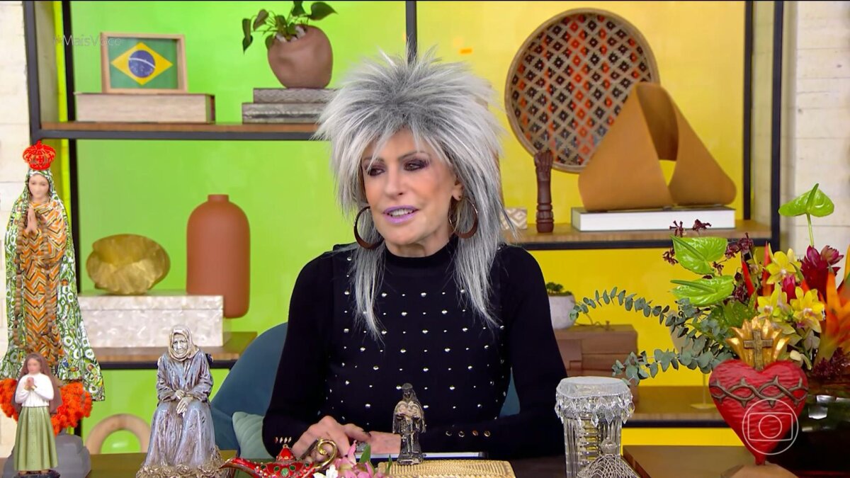 Ana Maria Braga com peruca grisalha para homenagear Tina Turner no Mais Você