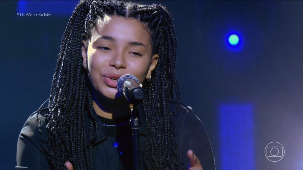 Clara Castro canta e encanta no 1º dia da fase das Batalhas do The Voice Kids Brasil 8