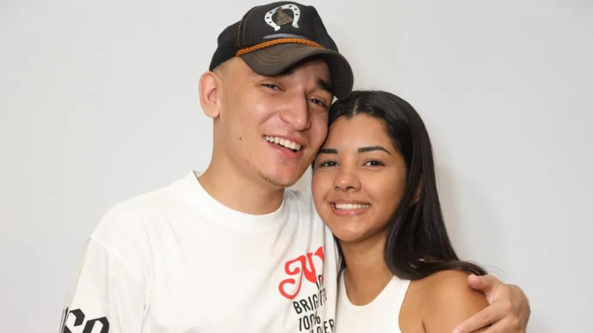 João Gomes Ary Mirelle posando juntos e abraçados