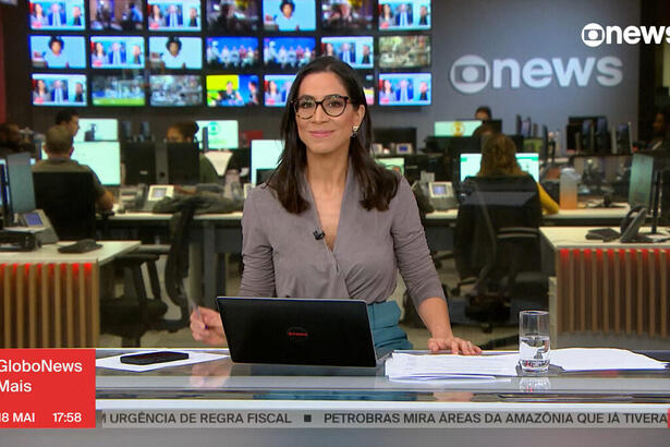 Julia Duailibi na bancada do GloboNews Mais