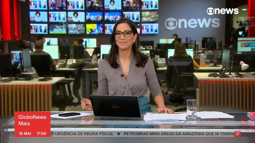 Julia Duailibi na bancada do GloboNews Mais