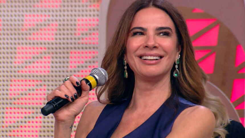 Luciana Gimenez em trecho de um programa da Record TV