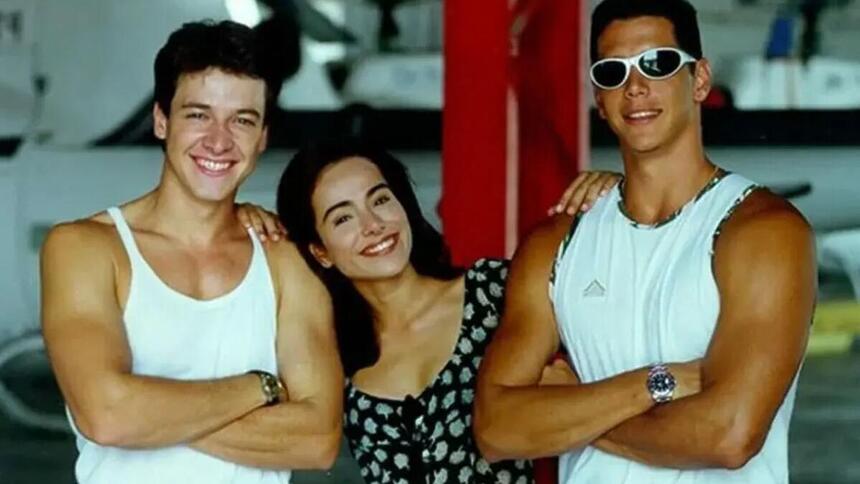 Protagonistas de Malhação 1998 em foto posada de divulgação