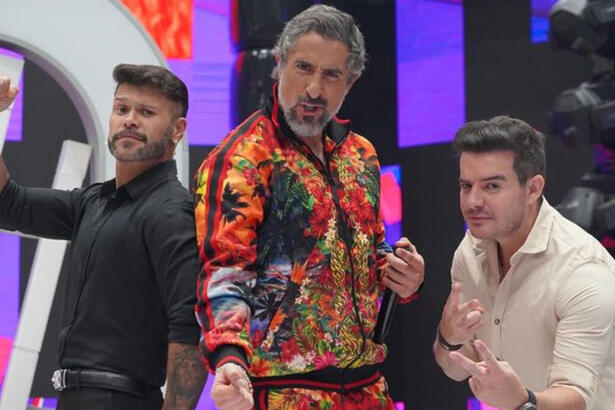 Marcos e Belutti, ao lado de Marcos Mion, no palco do Caldeirão