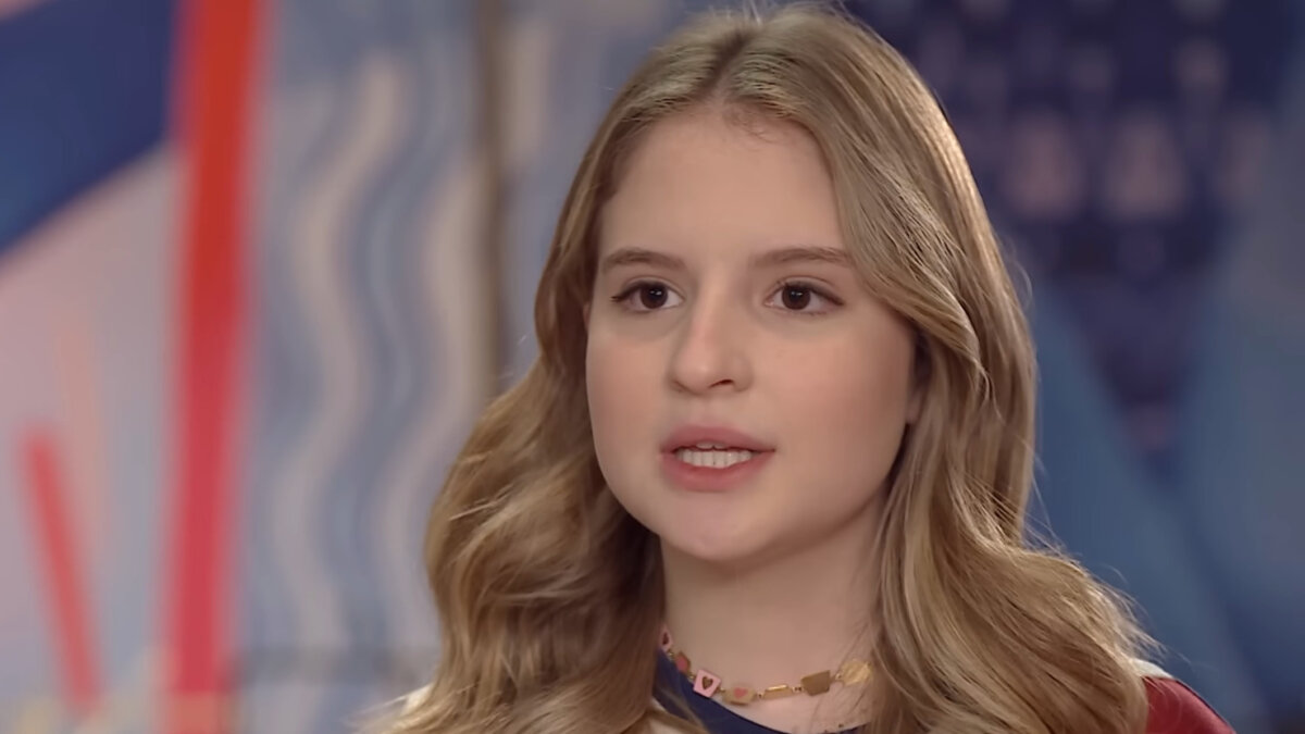 Sophia Valverde, como Poliana, em trecho da novela Poliana Moça