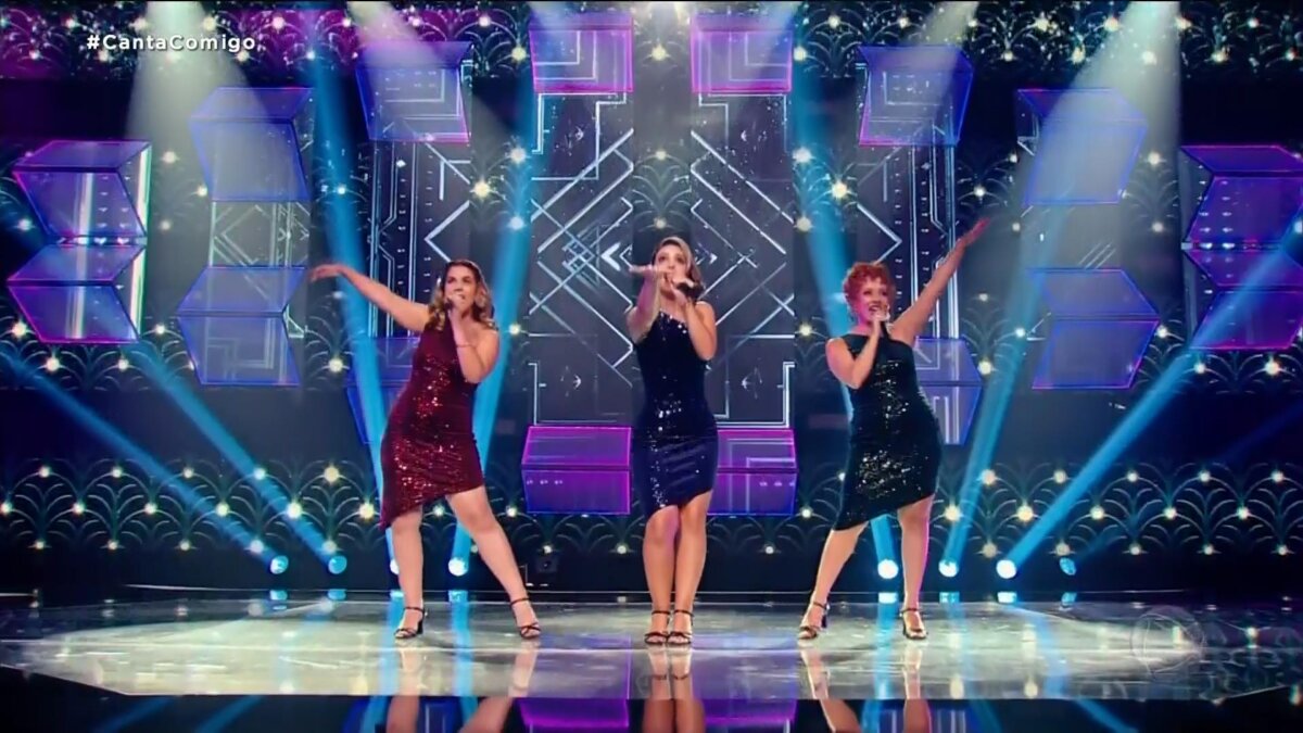 Trio Mary's se apresentam no palco do Canta Comigo 5