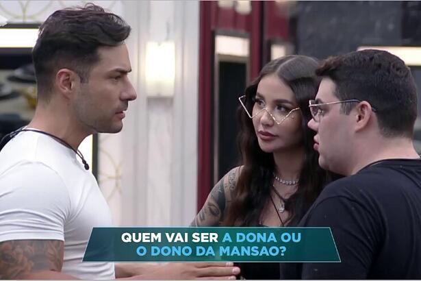 Bruno Camargo conversando com Victoria e Erick Ricarte na mansão do A Grande Conquista