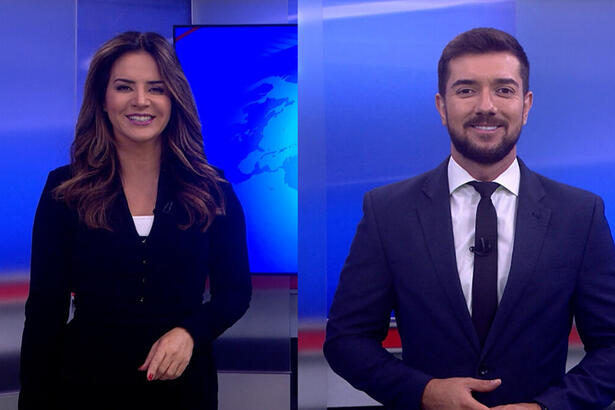 Kelly Godoy e Jhonatan Mazini no estúdio da Record News. jornalistas vão ancorar a cobertura da coroação do Rei Charles III