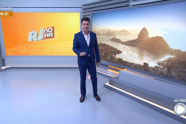 Wagner Montes Filho no centro do novo cenário do RJ no AR da Record TV Rio