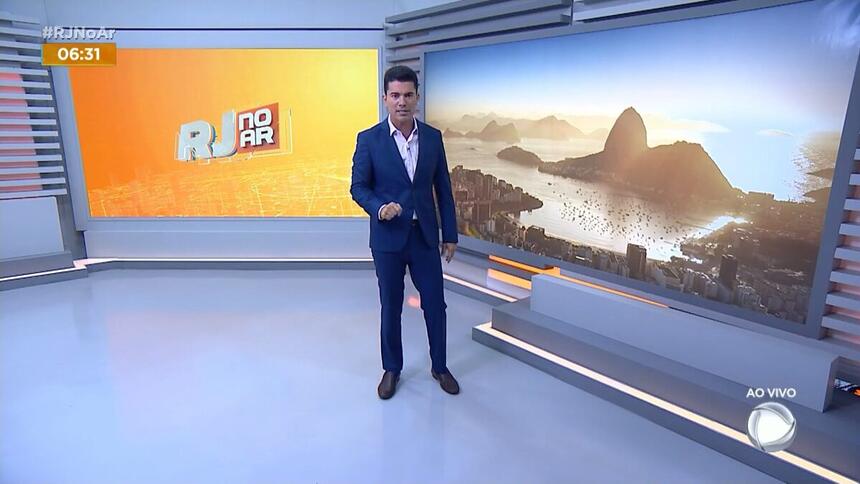 Wagner Montes Filho no centro do novo cenário do RJ no AR da Record TV Rio