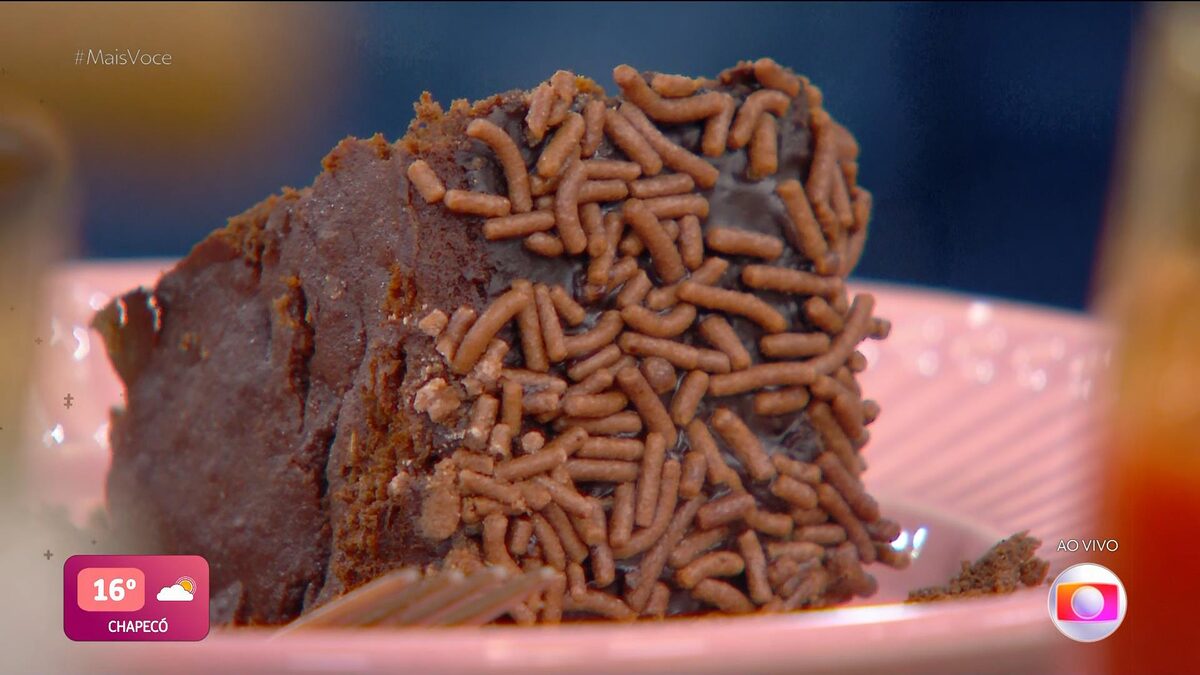 Bolo Fit com chocolate no prato do Mais Você