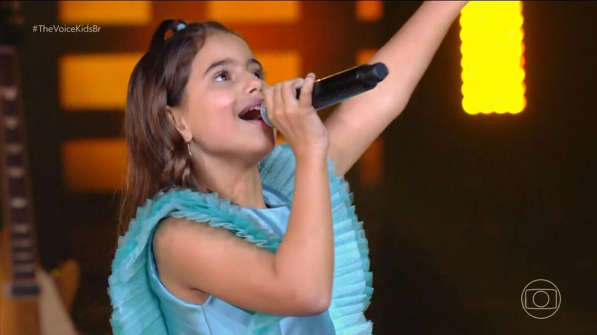 Cecília Nascimento vence último dia das batalhas do The Voice Kids 8